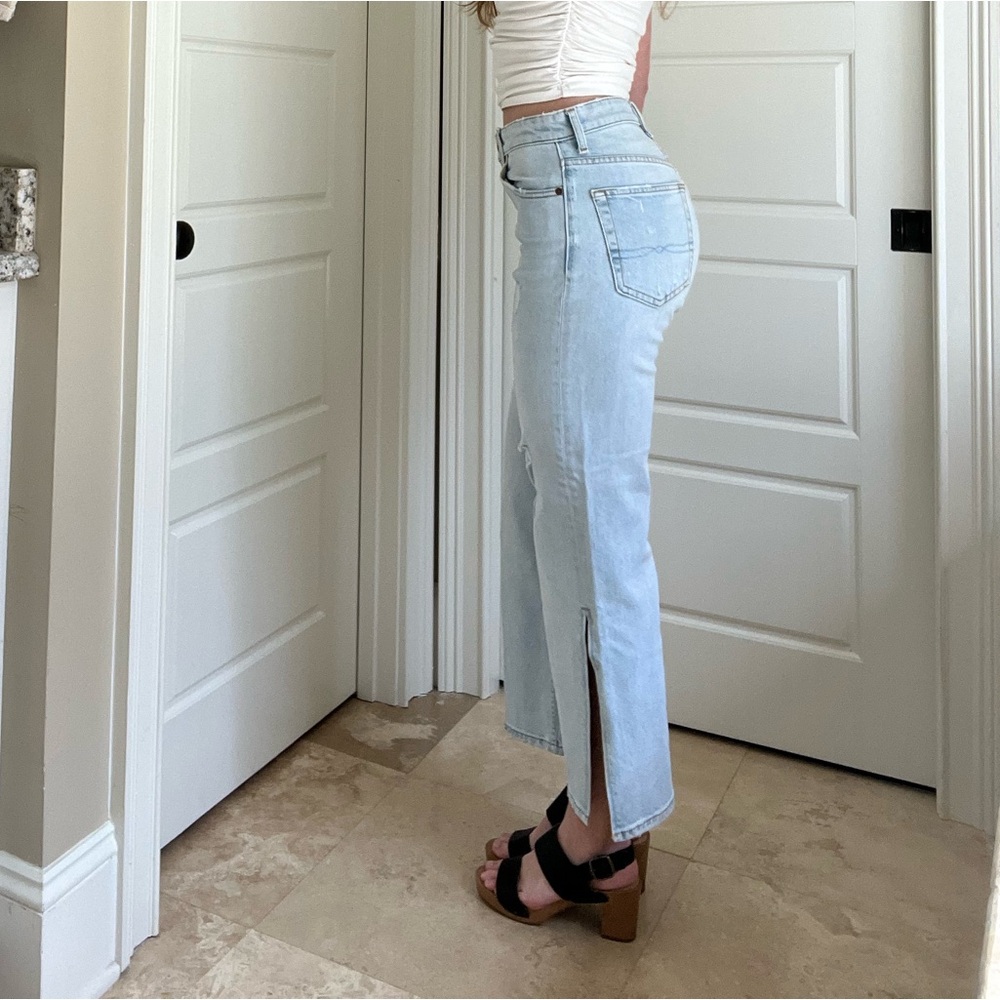 Lucky Brand Light Wash Jeans - Picture 10 of 10